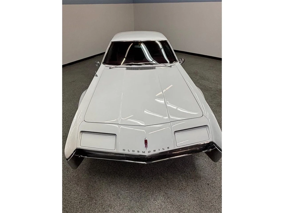 1966 Oldsmobile Toronado - Image 9 of 31