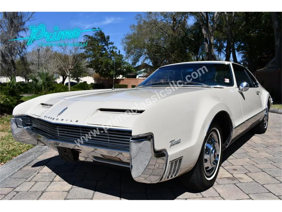 1966 Oldsmobile Toronado - Image 2 of 31