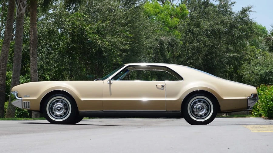 1966 Oldsmobile Toronado - Image 2 of 12