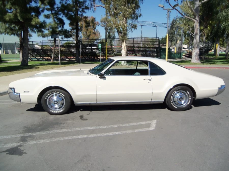 1966 Oldsmobile Toronado - Image 2 of 6