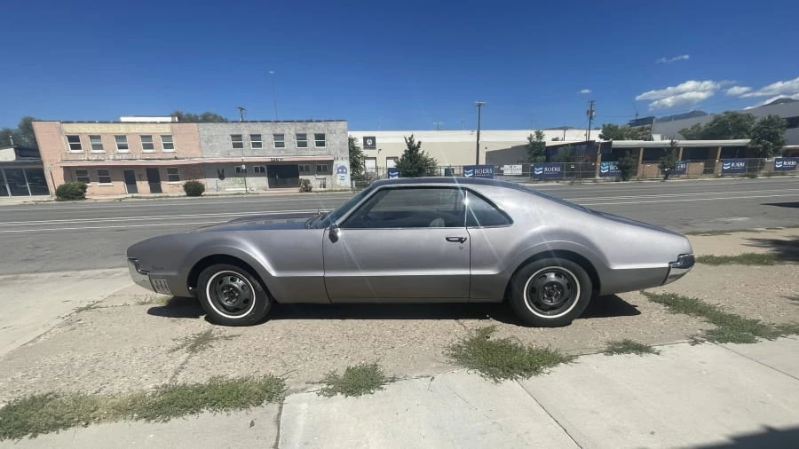 1966 Oldsmobile Toronado - Image 2 of 31