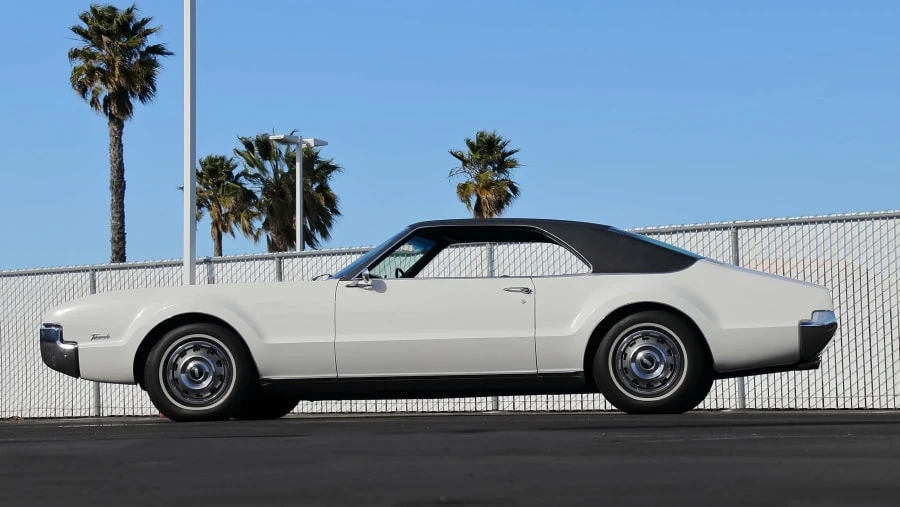 1966 Oldsmobile Toronado - Image 2 of 18
