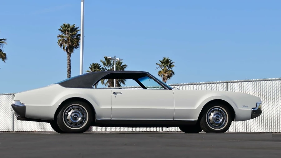1966 Oldsmobile Toronado - Image 8 of 18