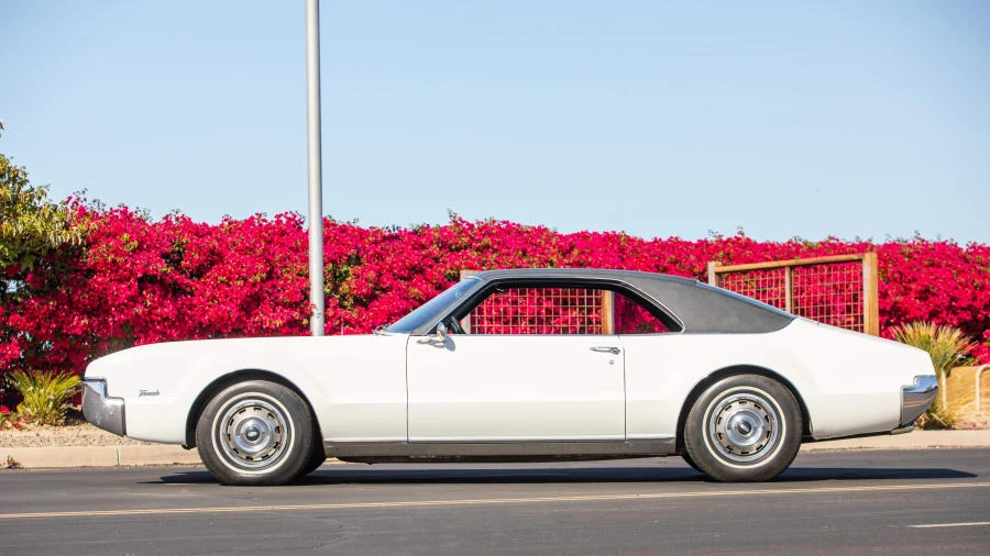 1966 Oldsmobile Toronado - Image 2 of 15