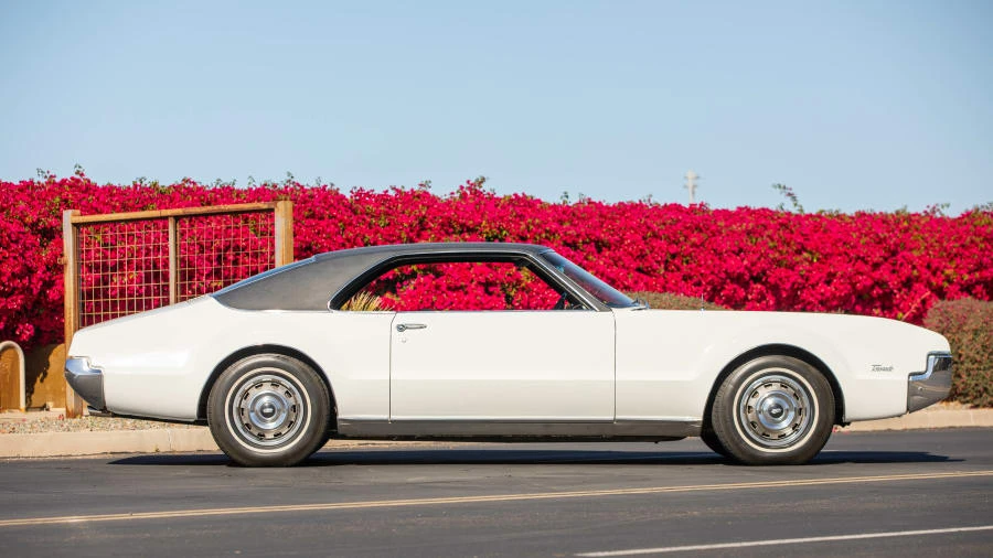 1966 Oldsmobile Toronado - Image 8 of 15