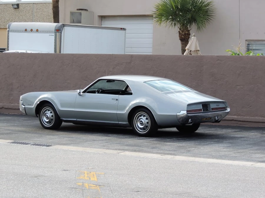 1966 Oldsmobile Toronado - Image 3 of 10