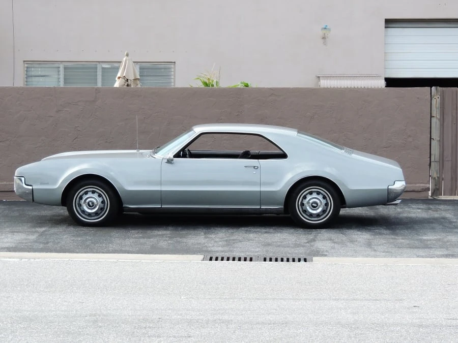 1966 Oldsmobile Toronado - Image 2 of 10