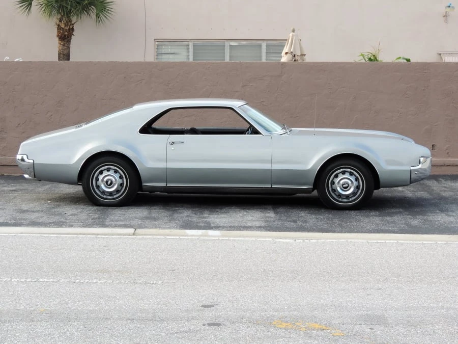 1966 Oldsmobile Toronado - Image 9 of 10