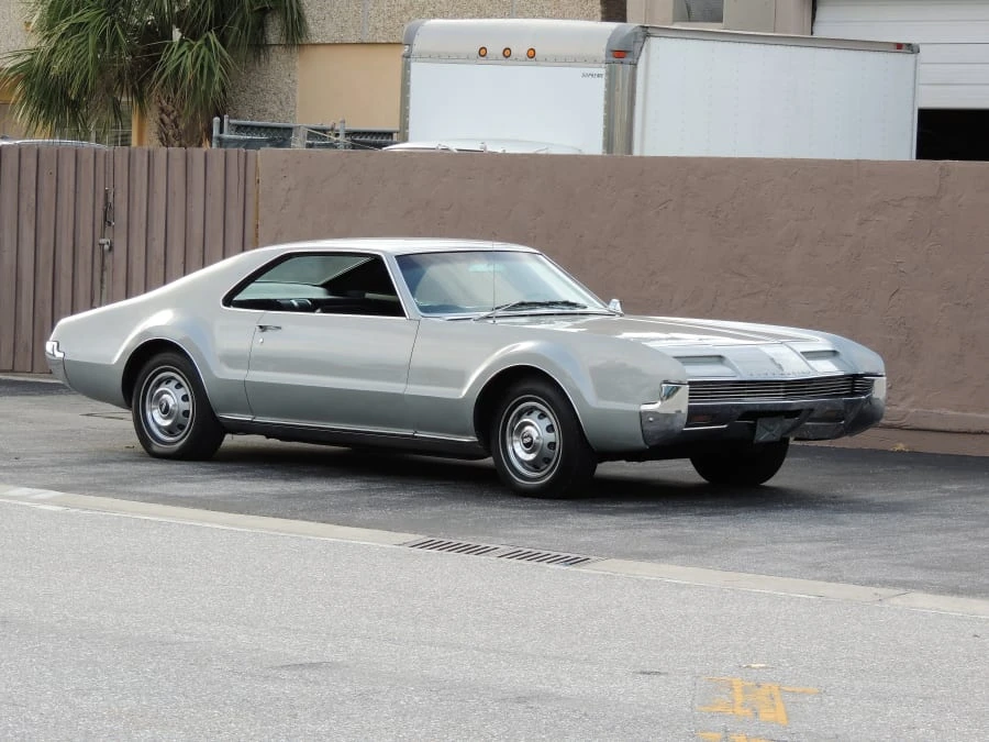 1966 Oldsmobile Toronado - Image 10 of 10