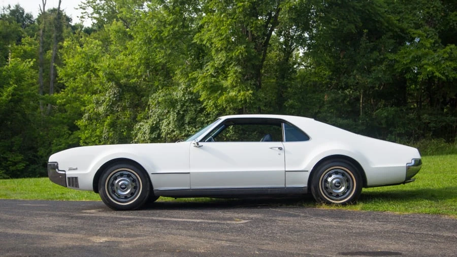 1966 Oldsmobile Toronado - Image 2 of 12