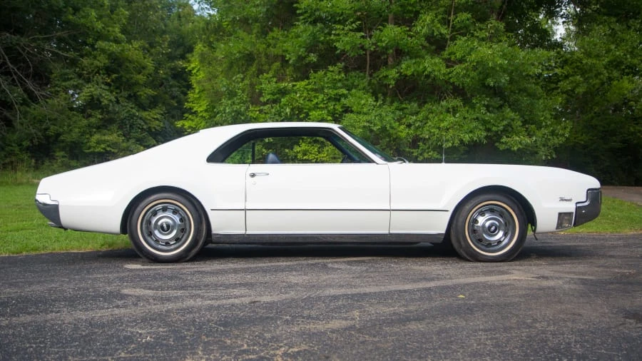 1966 Oldsmobile Toronado - Image 8 of 12