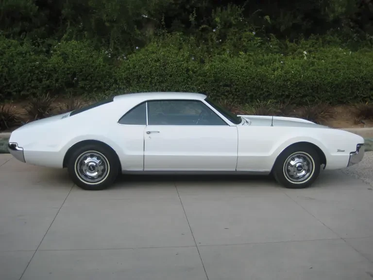 1966 Oldsmobile Toronado - Image 8 of 11