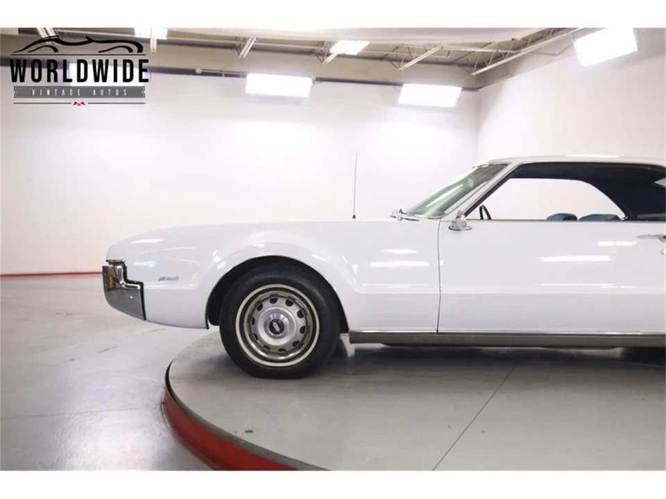 1966 Oldsmobile Toronado - Image 7 of 31