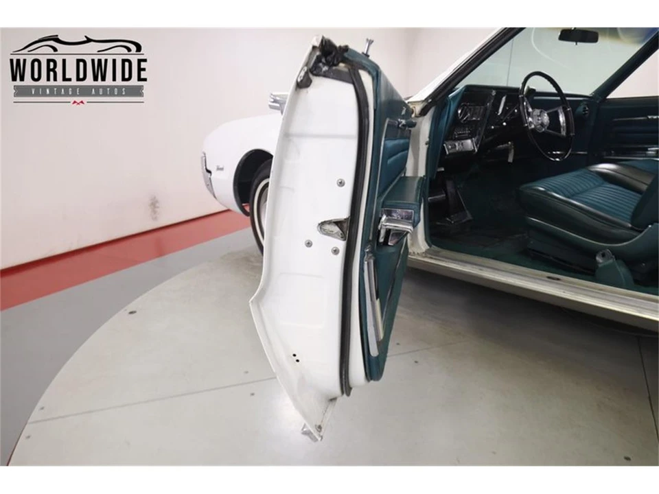 1966 Oldsmobile Toronado - Image 25 of 31