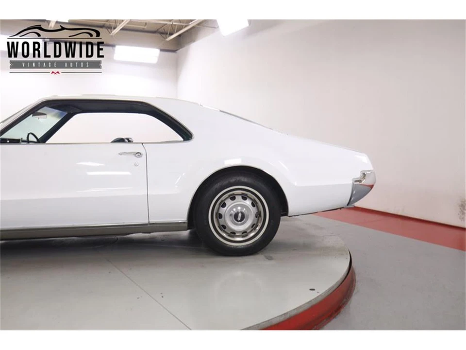 1966 Oldsmobile Toronado - Image 10 of 31