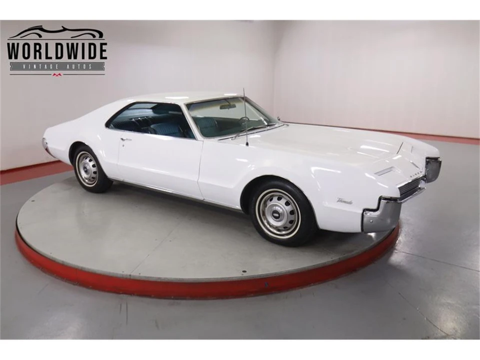 1966 Oldsmobile Toronado - Image 2 of 31