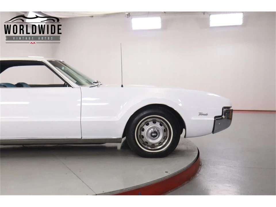 1966 Oldsmobile Toronado - Image 8 of 31