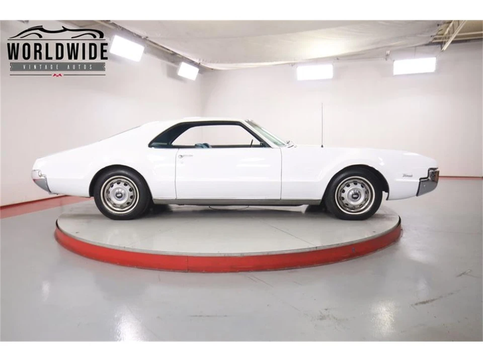 1966 Oldsmobile Toronado - Image 4 of 31
