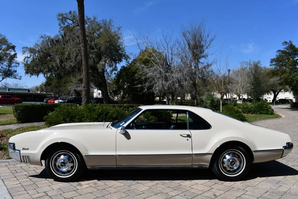 1966 Oldsmobile Toronado - Image 4 of 21