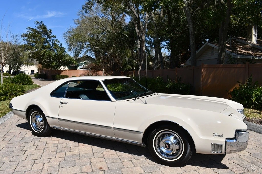 1966 Oldsmobile Toronado - Image 22 of 24