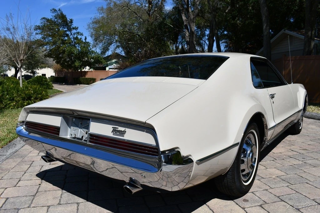 1966 Oldsmobile Toronado - Image 4 of 21