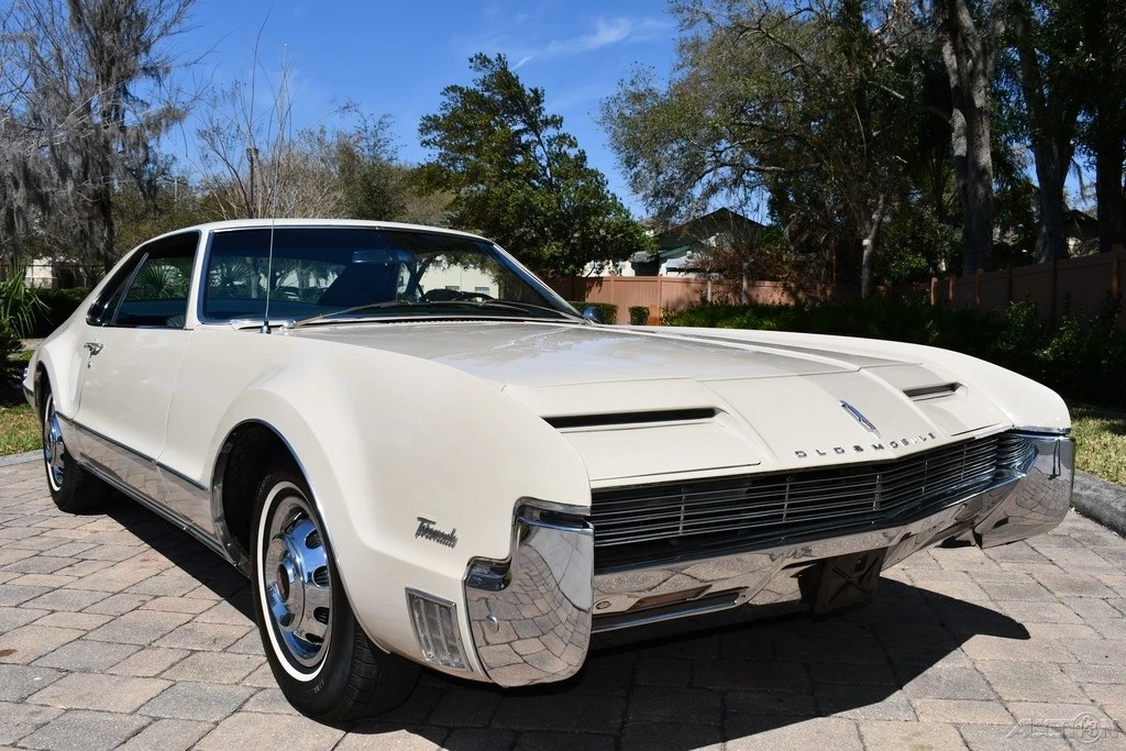 1966 Oldsmobile Toronado - Image 2 of 21
