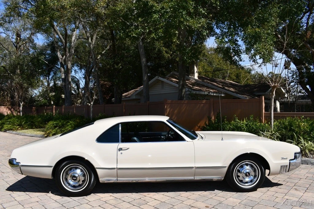 1966 Oldsmobile Toronado - Image 3 of 21