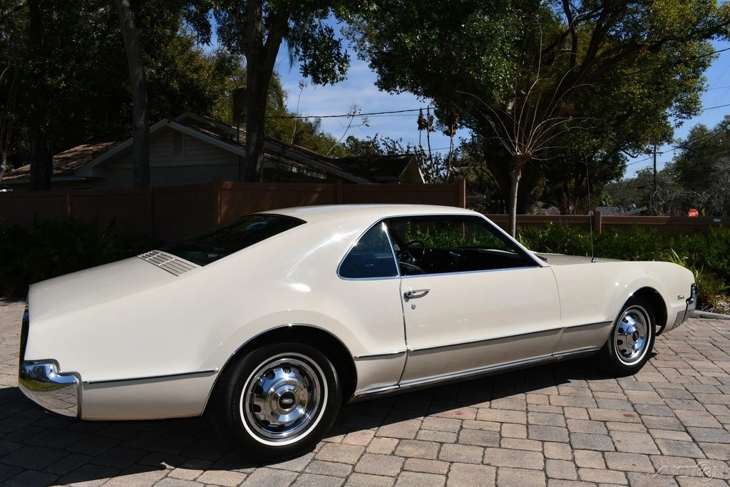 1966 Oldsmobile Toronado - Image 23 of 24