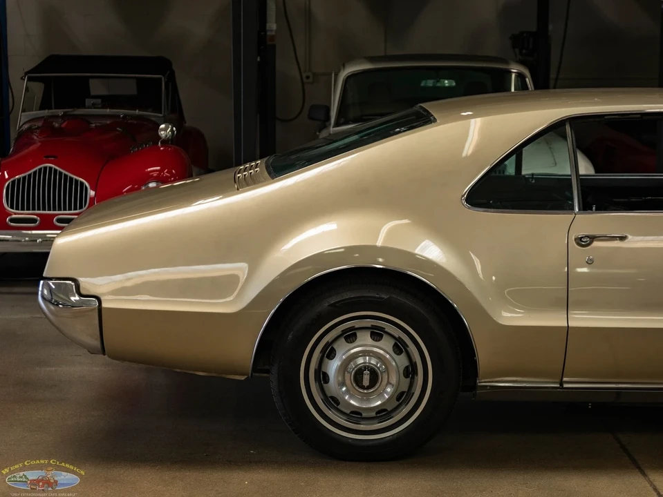 1966 Oldsmobile Toronado - Image 2 of 21