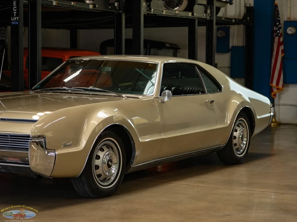1966 Oldsmobile Toronado - Image 10 of 21