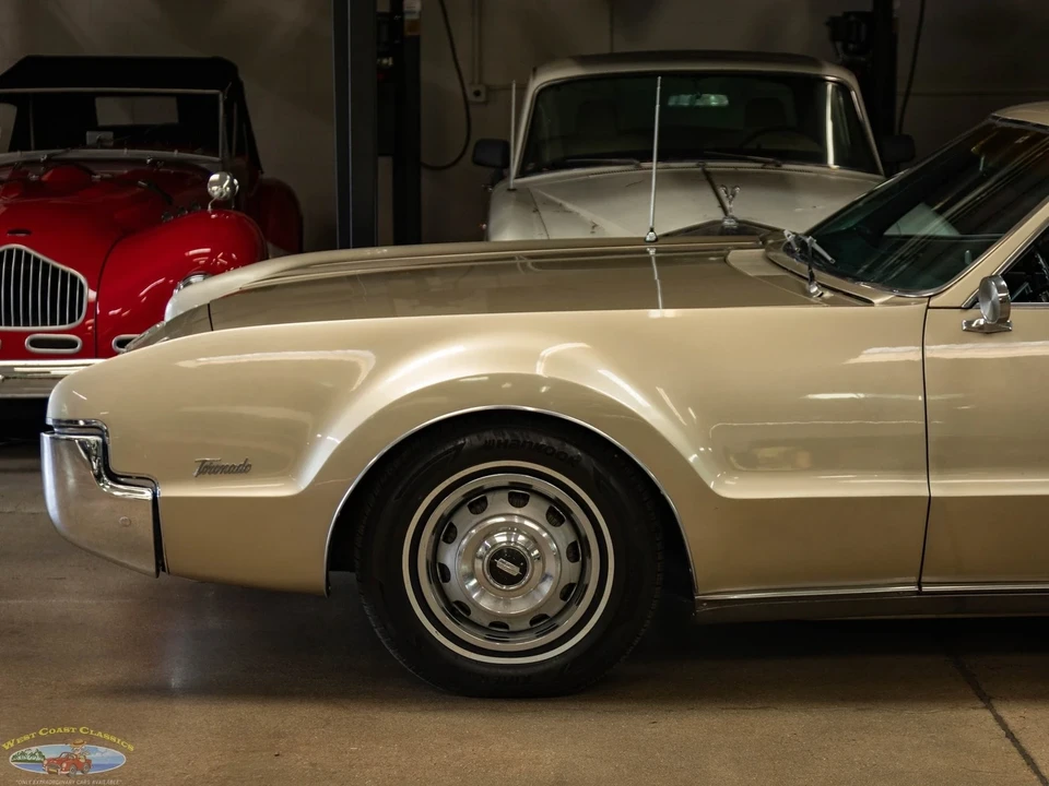 1966 Oldsmobile Toronado - Image 5 of 21
