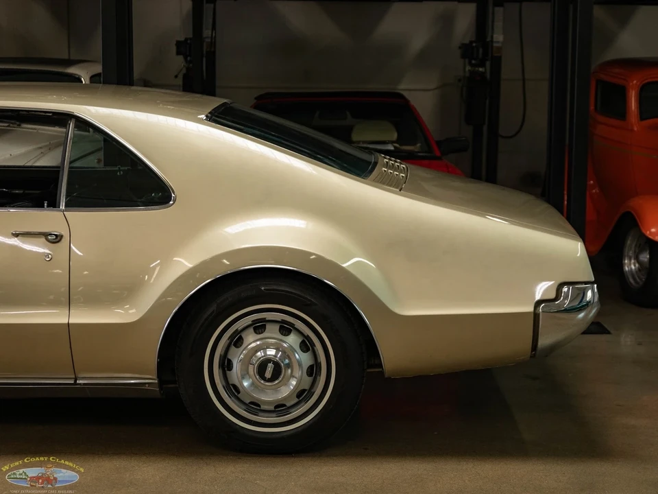 1966 Oldsmobile Toronado - Image 8 of 21