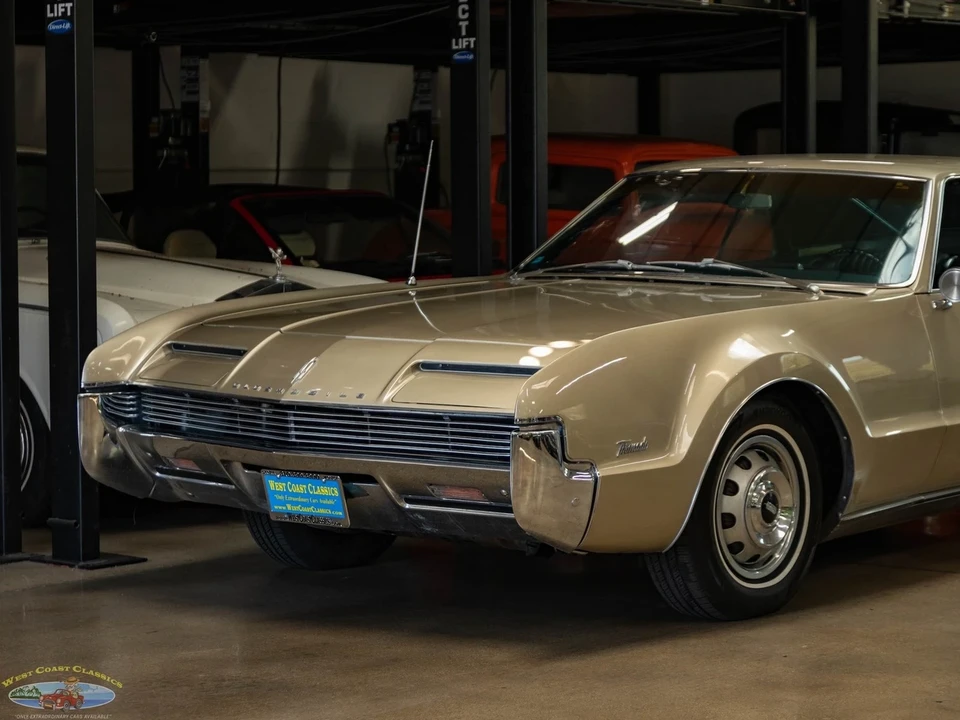 1966 Oldsmobile Toronado - Image 9 of 21