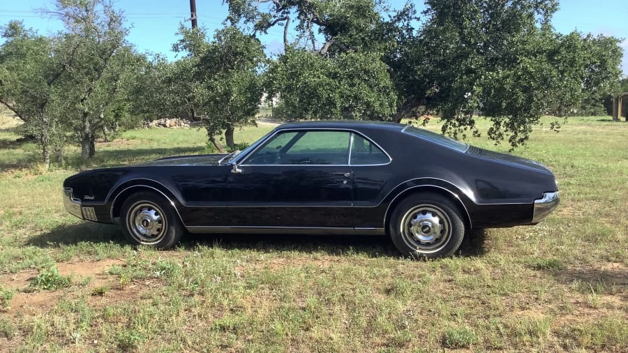 1966 Oldsmobile Toronado - Image 2 of 31