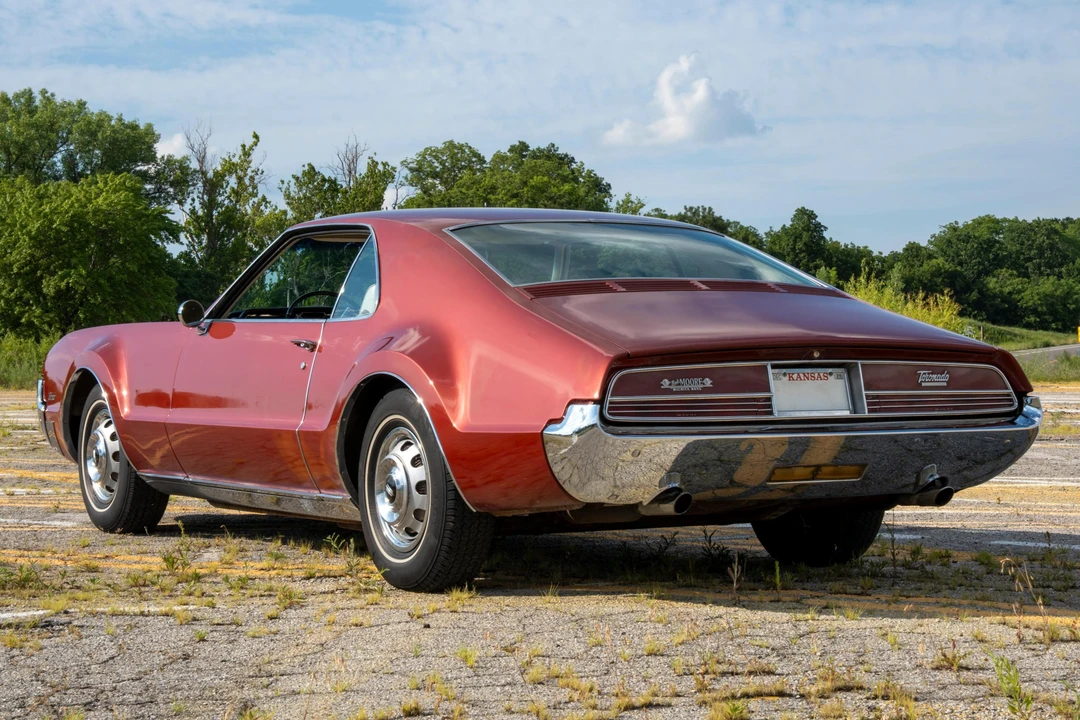 1966 Oldsmobile Toronado - Image 4 of 31