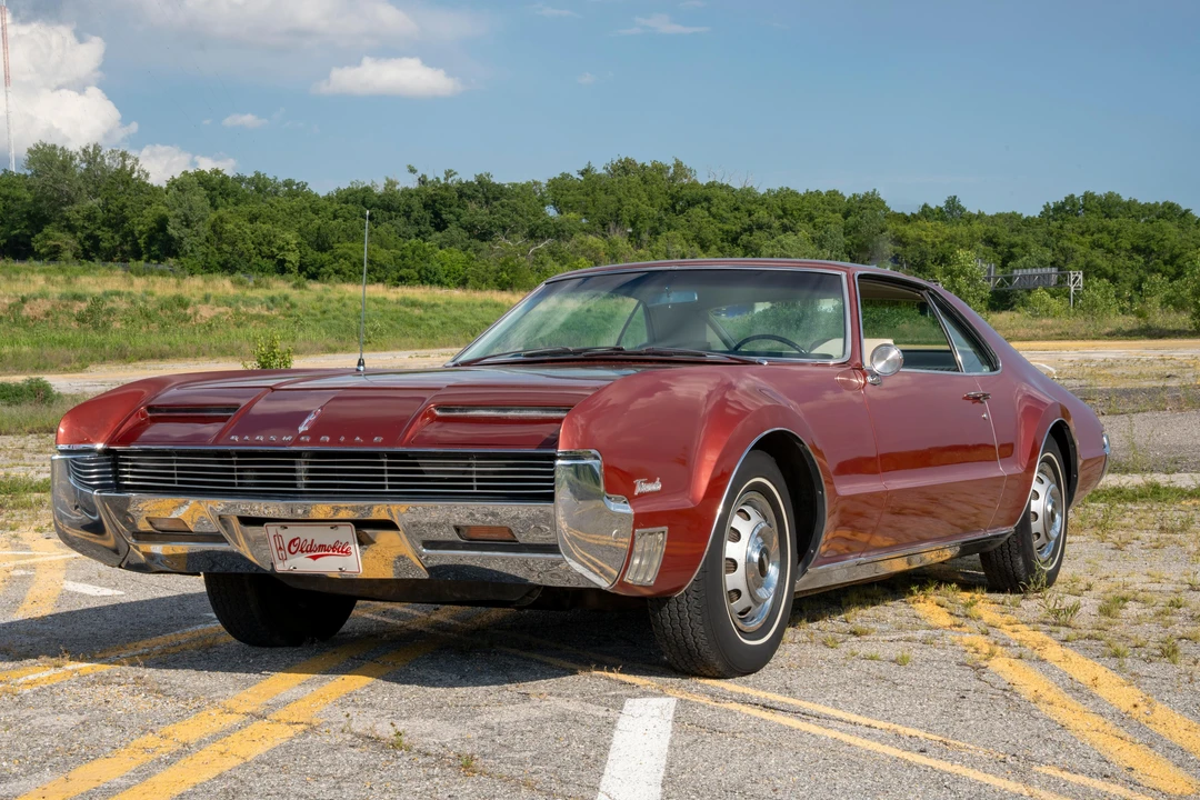 1966 Oldsmobile Toronado - Image 7 of 31
