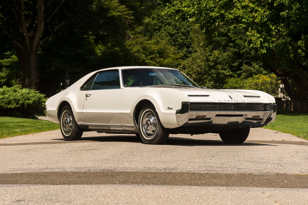 1966 Oldsmobile Toronado - Image 4 of 31