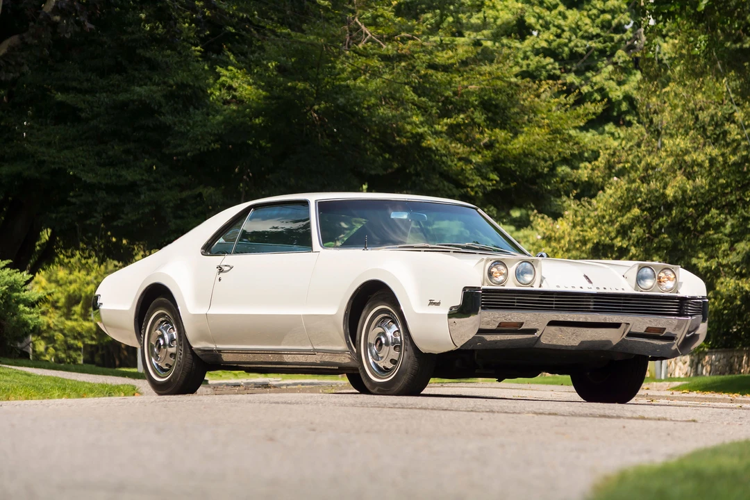 1966 Oldsmobile Toronado - Image 2 of 31