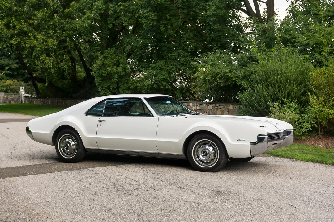 1966 Oldsmobile Toronado - Image 5 of 31