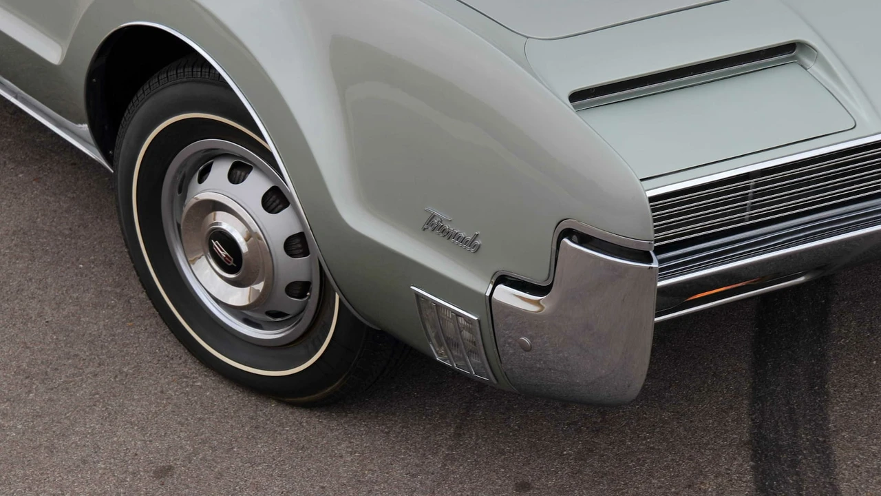1966 Oldsmobile Toronado - Image 17 of 20