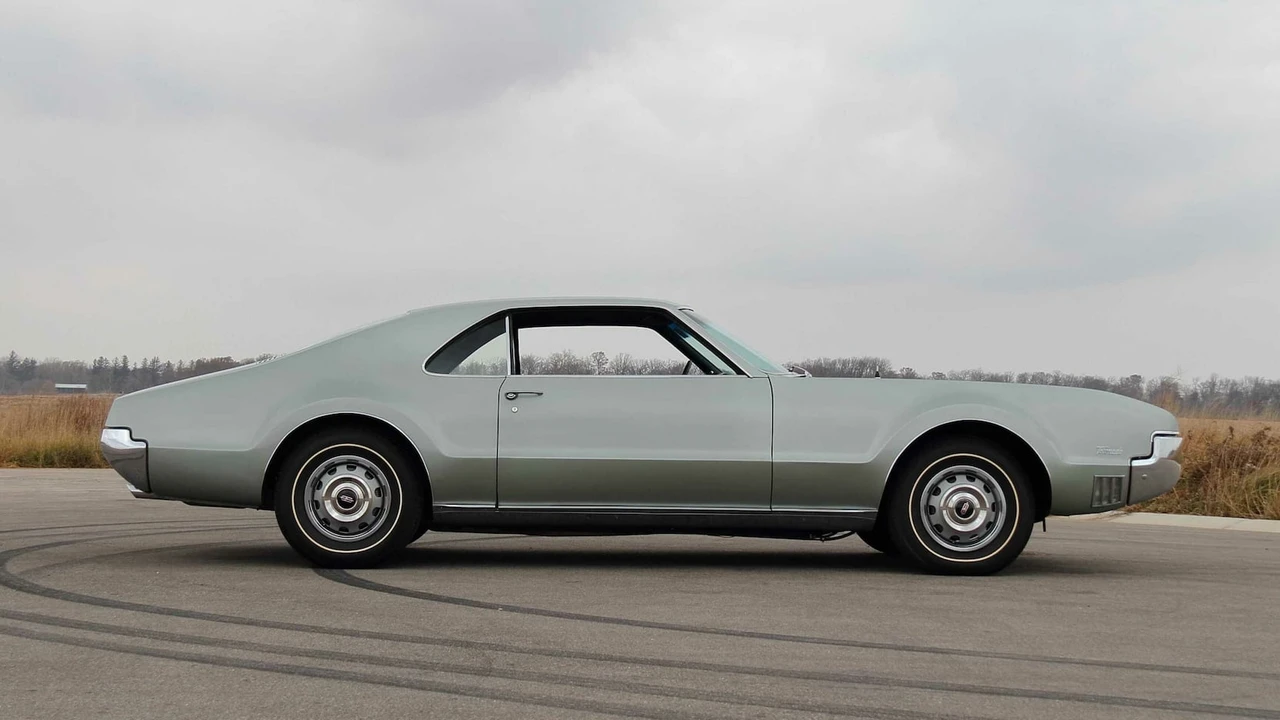 1966 Oldsmobile Toronado - Image 2 of 20