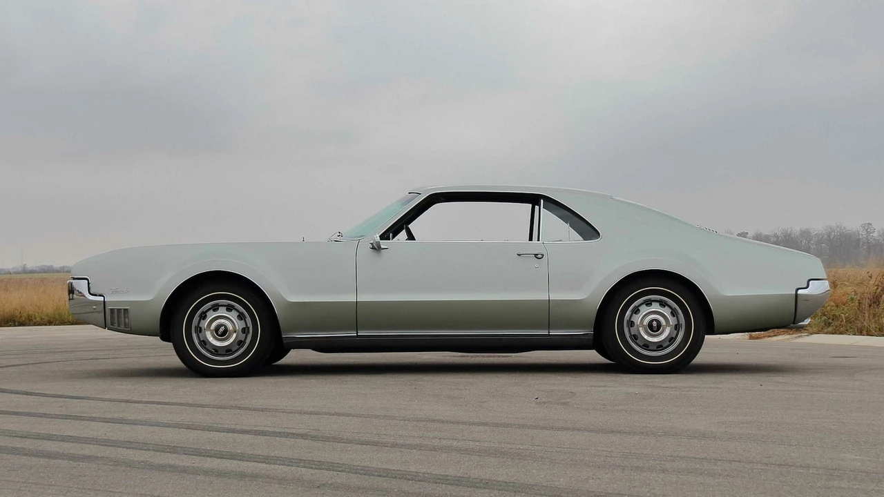 1966 Oldsmobile Toronado - Image 8 of 20