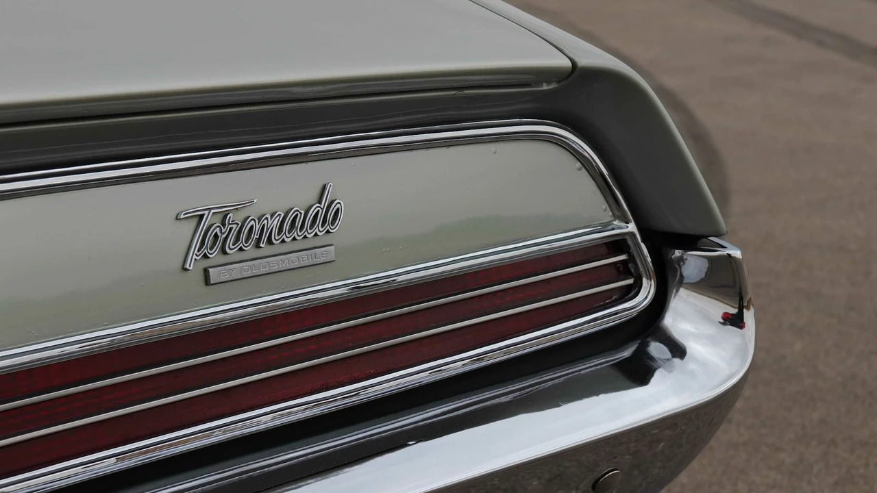 1966 Oldsmobile Toronado - Image 9 of 20