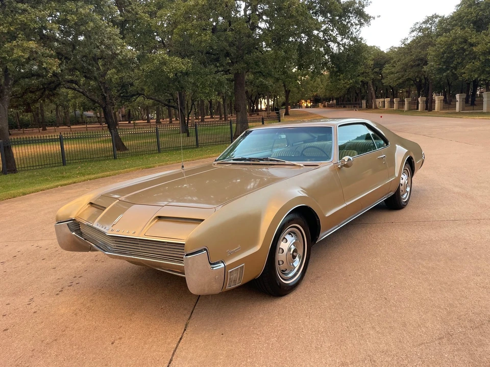1966 Oldsmobile Toronado - Image 5 of 24