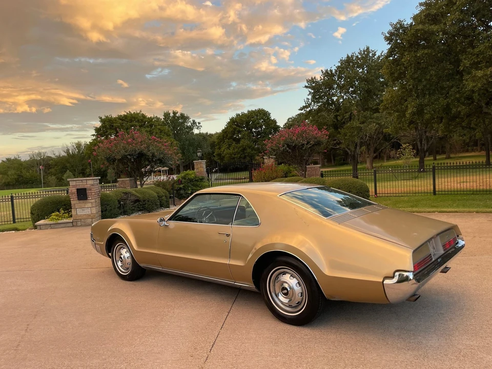 1966 Oldsmobile Toronado - Image 2 of 24