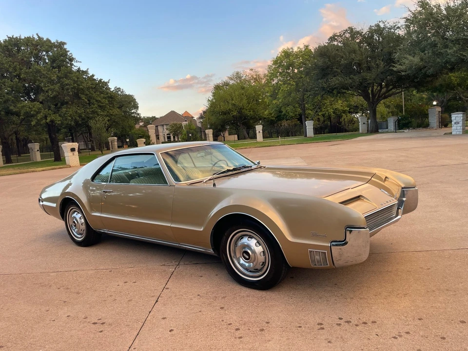1966 Oldsmobile Toronado - Image 15 of 24