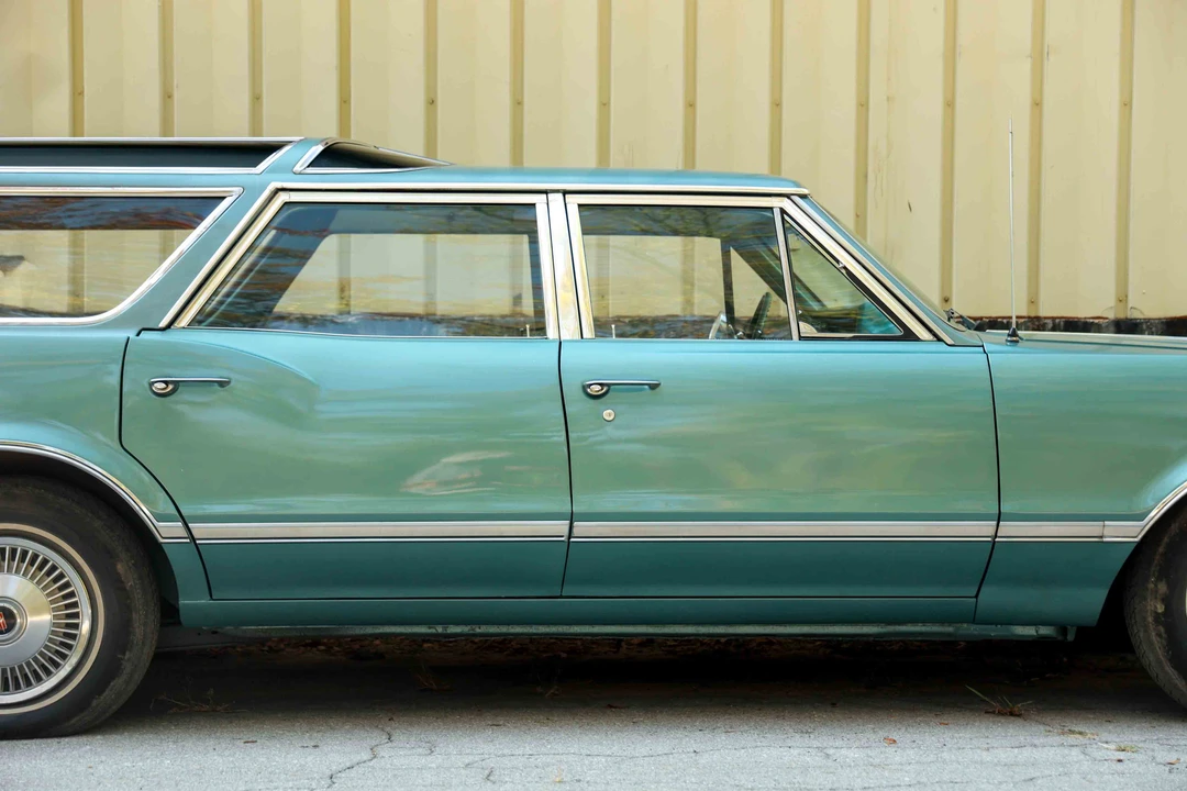 1966 Oldsmobile Vista Cruiser - Image 13 of 31