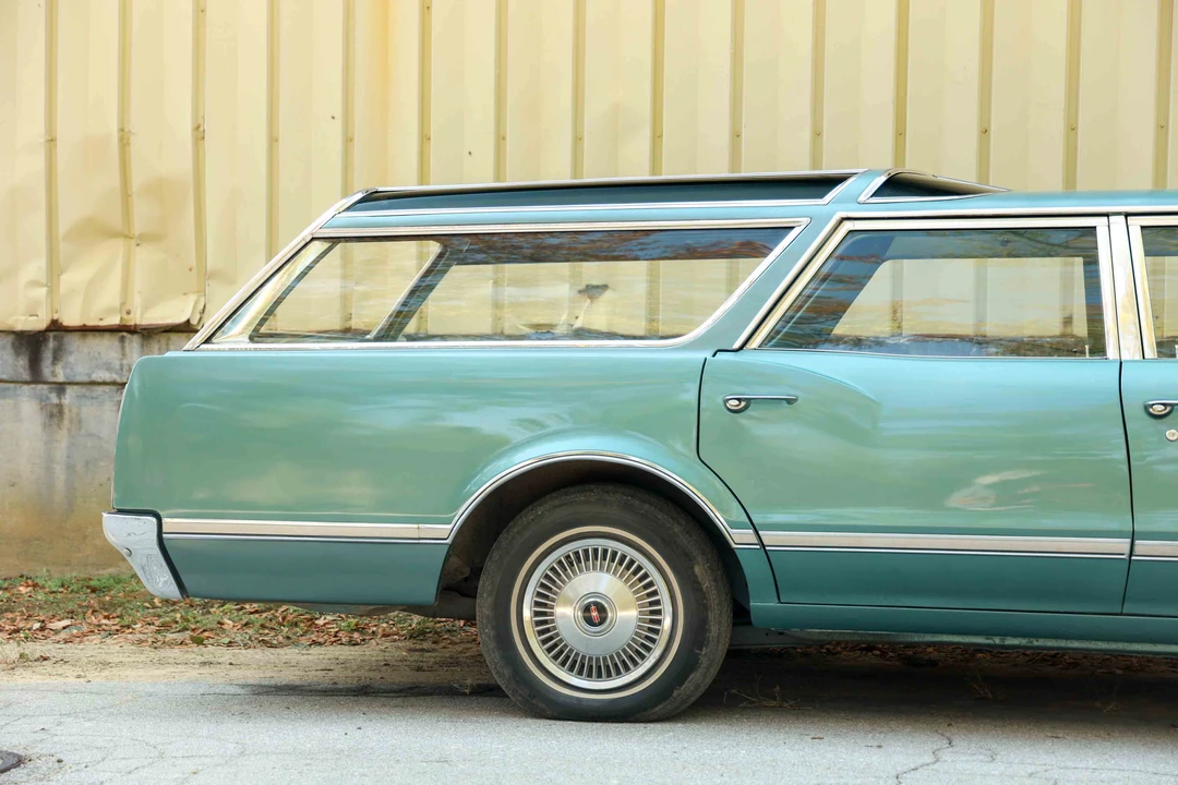 1966 Oldsmobile Vista Cruiser - Image 11 of 31