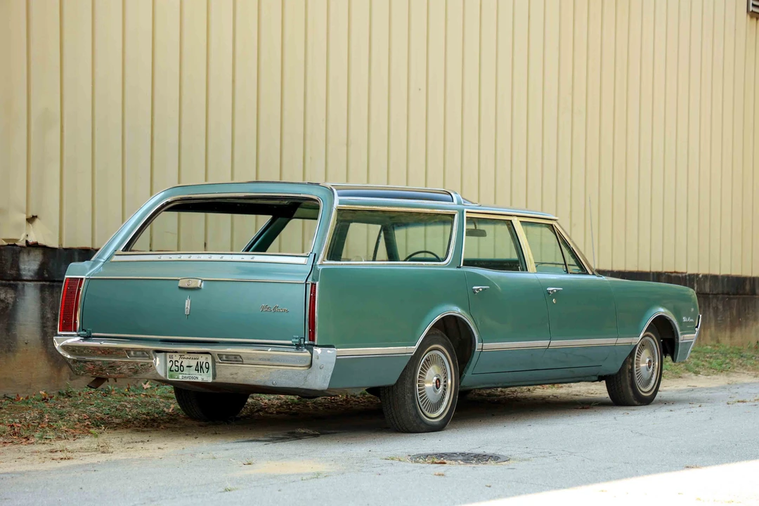 1966 Oldsmobile Vista Cruiser - Image 15 of 31