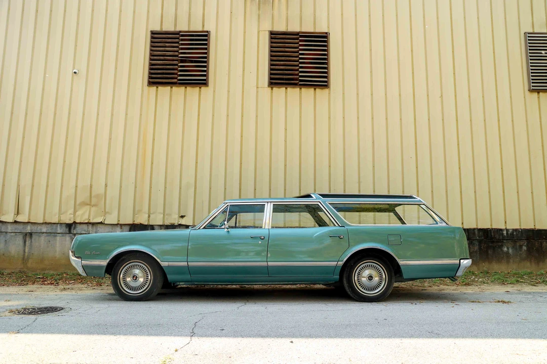 1966 Oldsmobile Vista Cruiser - Image 21 of 31